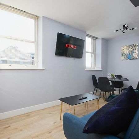 Duplex Yorkshire Penthouse - Parking Lägenhet Batley Exteriör bild