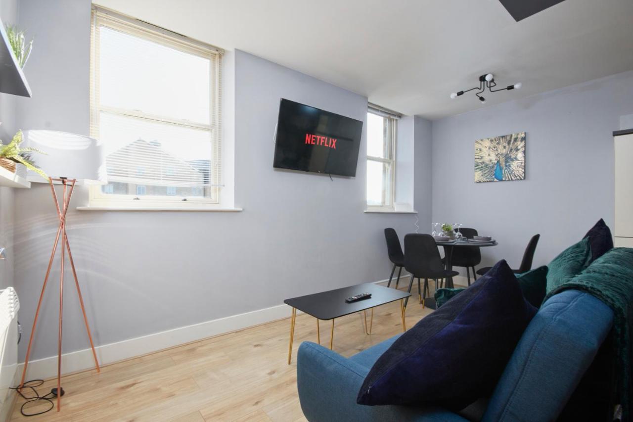 Duplex Yorkshire Penthouse - Parking Lägenhet Batley Exteriör bild