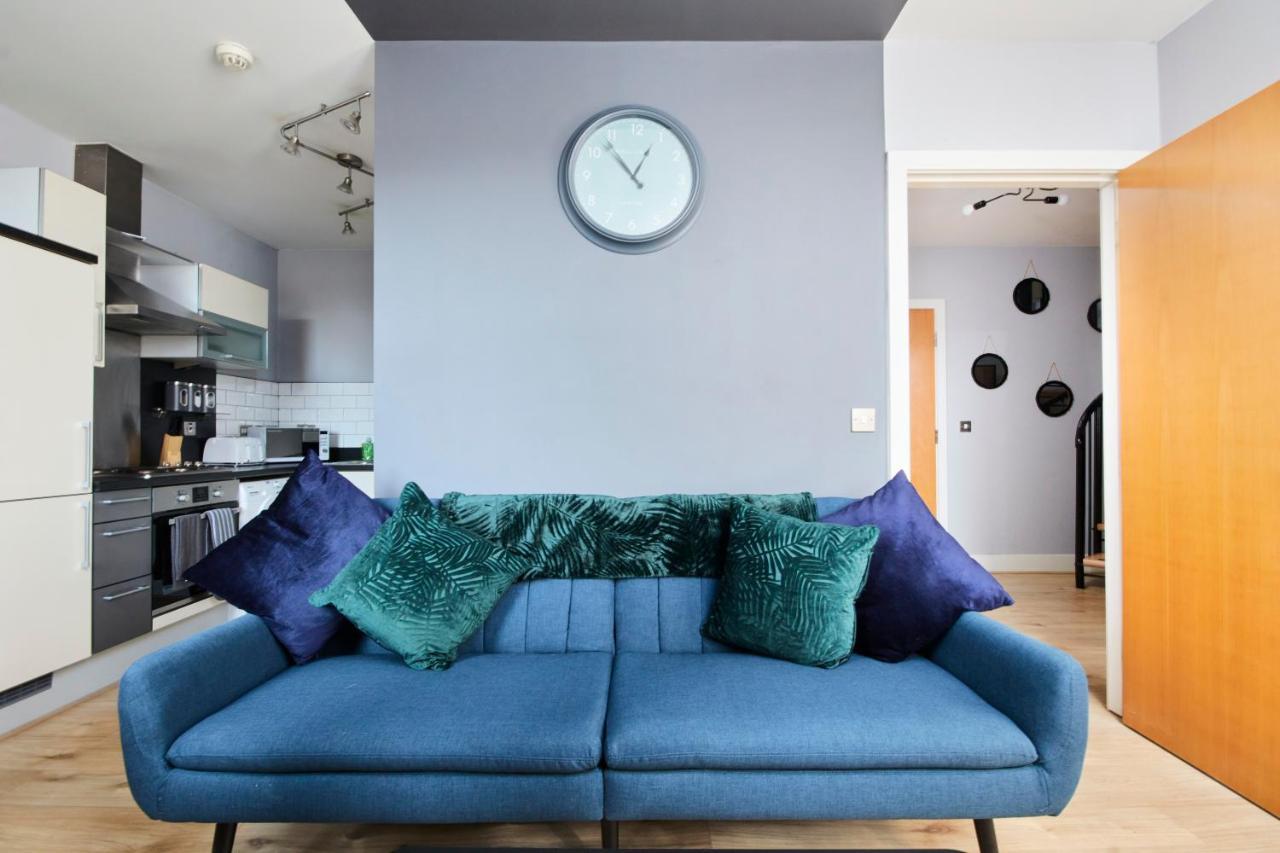 Duplex Yorkshire Penthouse - Parking Lägenhet Batley Exteriör bild