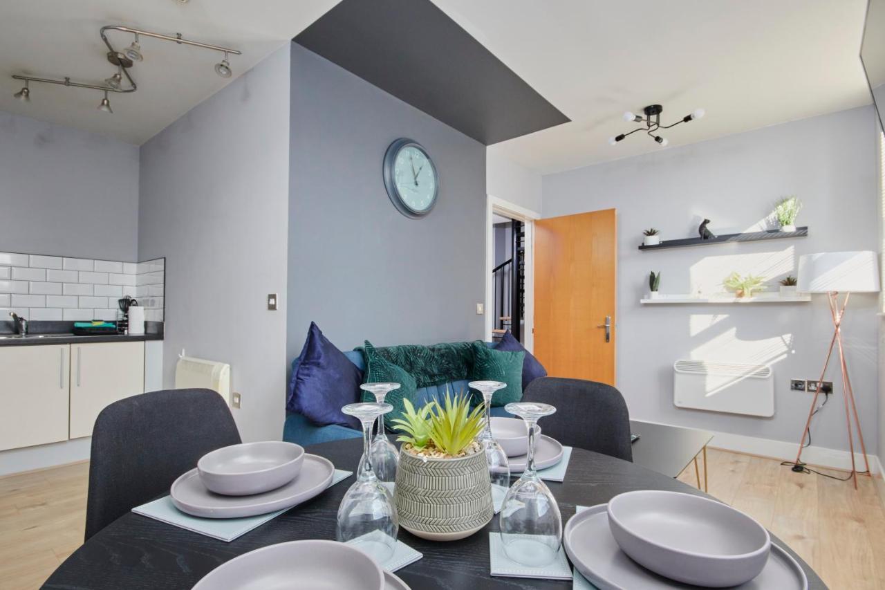 Duplex Yorkshire Penthouse - Parking Lägenhet Batley Exteriör bild