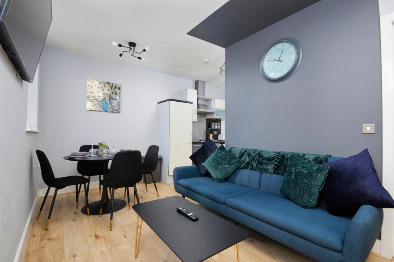 Duplex Yorkshire Penthouse - Parking Lägenhet Batley Exteriör bild