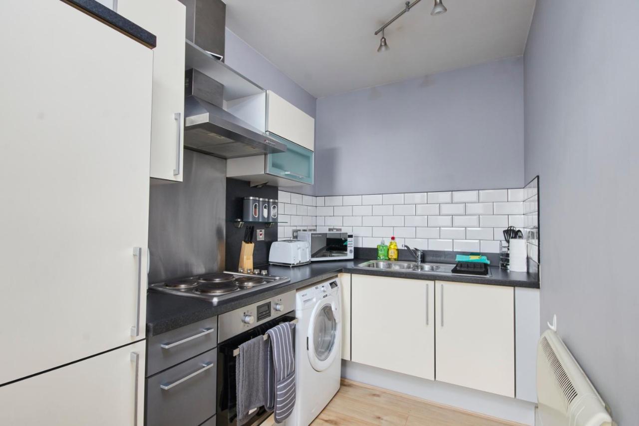 Duplex Yorkshire Penthouse - Parking Lägenhet Batley Exteriör bild